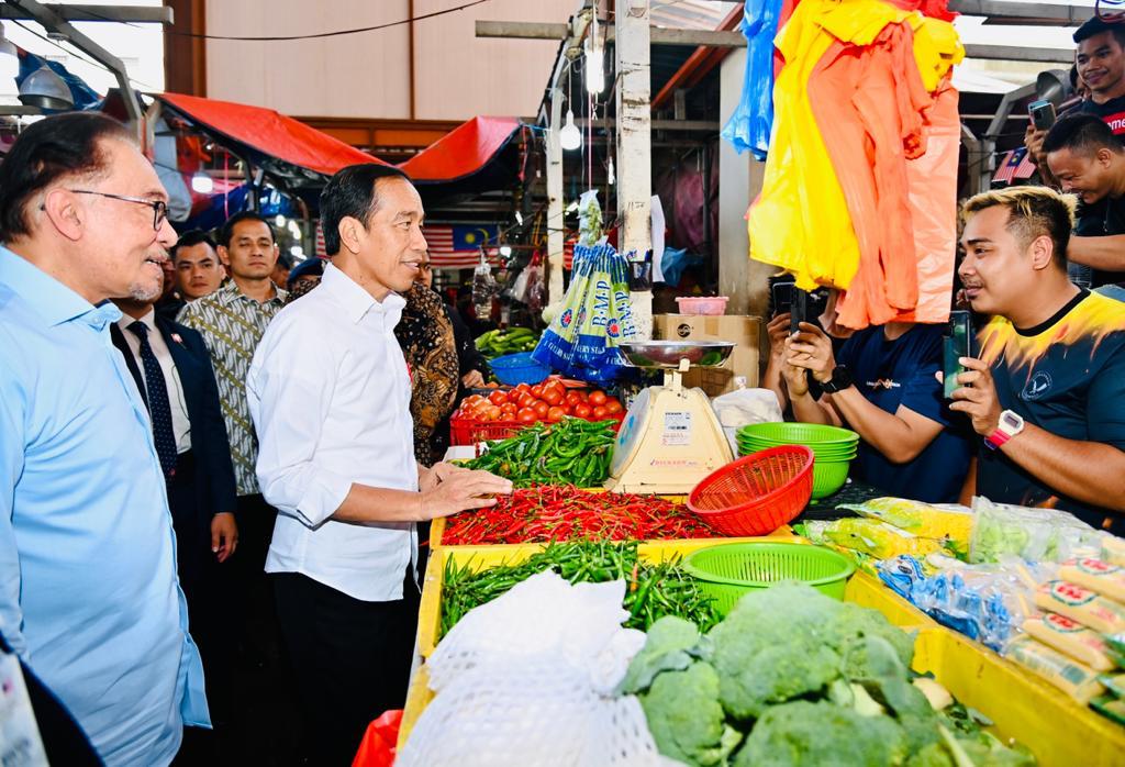 Presiden Jokowi dan PM Anwar Sambangi Pasar Chow Kit